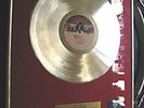 KISS GOLDENE SCHALLPLATTE VINYL GOLD RECORD AWARD + UHR