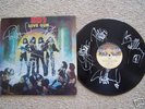 KISS SIGNED LOVE GUN LP EXCELLENT AUTOGRAPHS