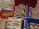 1100 LP VINYL RECORDS, FROM ELVIS TO VERA LYNN. EX-FAIR