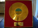Goldene Schallplatte für Chris Isaak (Hör Zu Schallpl.)
