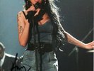 AMY WINEHOUSE SIGNED 8 X 6 COLOUR PICTURE  -  W/COA