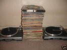 2 Numark TT200 Turntables + Mixer+ 150 LPs + Headphone