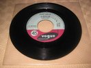 SP 45T VOGUE BIEM V.45 810 JOHNNY HALLYDAY TU PARLES TROP /BIEN TROP TIMIDE