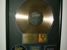 PEARL JAM VITALOGY RIAA GOLD AWARD PRESENTED TO EDDIE VEDDER