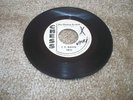 R&B NEW BREED TITTYSHAKER-J.C.DAVIS-THE CHICKEN SCRATCH/SHAKE WITH ME-HEAR BOTH