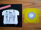 45 Tours 2 titres de TELEPHONE Couleur jaune Chez EMI  N° OQP 1  Année 1979 TBE