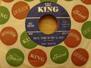 Mary Moultrie - They're Trying To Tear Us Apart