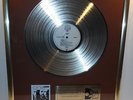Bee Gees One goldene Schallplatte Barry Robin Maurice Gibb