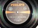 GARY WALKER AND THE RAIN - COME IN YOU'LL GET PNEUMONIA VINYL SINGLE
