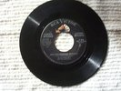 Elvis Presley  Are You Lonesome Tonight  bw: I Gotta Know  RCA 61-7810 45 RPM