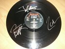 VINYL LP RECORD SIGNED BY METALLICA