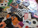 A COLLECTION OF 220 SINGLE RECORDS, EX/V/G. BEATLES, ELVIS, SIXTIES/SEVENTIES.