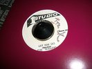THE WAILERS ,LET HIM GO ,BOB ANDY , UNCHAINED , STUDIO ONE OG JA VG++ 45 ,TUFF