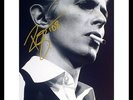 VERY RARE - DAVID BOWIE - ROCK LEGEND - ORIGINAL HAND SIGNED AUTOGRAPH