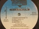 Aatache-Figures Whispering 12