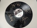 KISS SIGNED DYNASTY  LP ALBUM