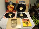ORIGINAL 1976 KISS THE ORIGINALS 3 LP SET WITH BOOKLET & STICKER CASABLANCA