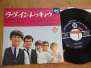THE HONEYCOMBS (JOE MEEK) -  LOVE IN TOKYO -JAPAN  45 VINYL SINGLE - PYE L-822-Y
