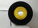JOHNNY CASH -(45)- GUESS THINGS HAPPEN THAT WAY / COME IN STRANGER - SUN  - 1958