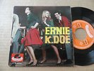 DISQUE 45T DE  ERNIE K. DOE  AVEC LANGUETTE  