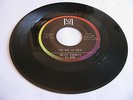 BETTY EVERETT - TOO HOT TO HOLD / I DON'T HURT ANYMORE - VEE-JAY