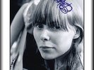 JONI.MITCHELL - MUSIC LEGEND - ORIGINAL HAND SIGNED AUTOGRAPH