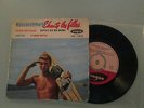 johnny hallyday chante les filles avec centreur pochette  tres bon etat disc ex