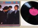 THE KINKS, KINDA KINKS 1st ISSUE 1965 UK LP IN LAMINATED FLIP-BACK SLEEVE.