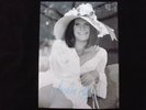 SANDIE SHAW CERTIFIED SIGNED AUTOGRAPHED PHOTOGRAPH WITH A HUGE SIGNATURE