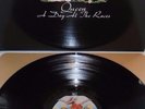 QUEEN 33 tours Vinyl - A DAY AT THE RACES - Date : 1976 - Réf 1C064