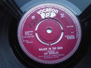 JAN DOUGLAS - WALKIN' IN THE RAIN - VOCALION POP DJ 7