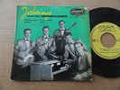 DISQUE 45T DE JOHNNY AND THE HURRICANES  