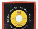THE BEATLES-TWIST AND SHOUT-PURPLE PRINT-VINYL 4.5, SLEEVE VJ COMPANY SLEEVE