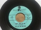 KIT AND THE OUTLAWS Don't Tread On Me KILLER SNOTTY '66 GARAGE PUNK first label