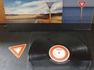 Pearl Jam - Yield EU-1st.Press, + OIS + Sticker....top NM...look