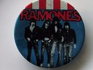 RAMONES OLD METAL PIN BADGE FROM THE 1970's PUNK NEW WAVE VINTAGE RETRO USA