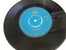 The Skyliners 'I'll Close My Eyes' rare UK Pye International doo wop 45 vgc