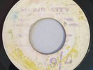 LLOYD GREEN - REGGAE A GO GO - MUZIK CITY PRE ( ROCKSTEADY 7 )