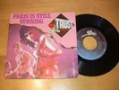 7/3 Trust - Paris is still burning - Walk Alone  ( Mint )