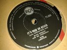 ELVIS PRESLEY : IT'S NOW OR NEVER  / A MESS OF BLUES.  South Africa 78rpm (1960)