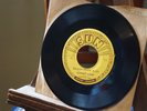 JOHNNY CASH 45 SUN RECORDS - 6 VARIOUS TITLES  Excellent
