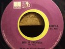 ELIA Y ELIZABETH MIS 32 DIENTES  LATIN -FUNK  LISTEN ??? # 395