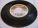 THE FLIRTATIONS - NOTHING BUT HEARTACHES / HOW CAN YOU TELL ME? - DERAM