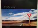 PEARL JAM YIELD 1998 US ORIGINAL DIE-CUT COVER EPIC 68164 NOT REISSUE VEDDER M-
