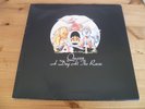 QUEEN VINYL LP RECORD A DAY AT THE RACES 1976 NR MINT PLAY SOMEBODY TO LOVE