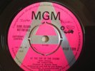 The Formations - At The Top Of The Stairs / Magic Melody (1968) DEMO - MGM 1399