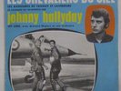 Johnny Hallyday 45 tours Les chevaliers du ciel label rouge 1967