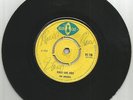 UNIQUES / GIRLS LIKE DIRT / GLEN ADAMS / SHE IS LEAVING / 7''/ VG / VG-