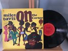 MILES DAVIS ON THE CORNER COLUMBIA C31906 USA 1972 NM/NM