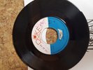 The Royals - Never Gonna Give Up b/w Don't Mix Me Up 7